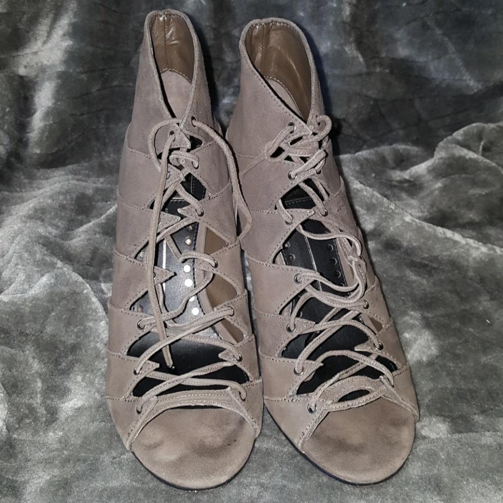 Shoes - Picture 4 of 4